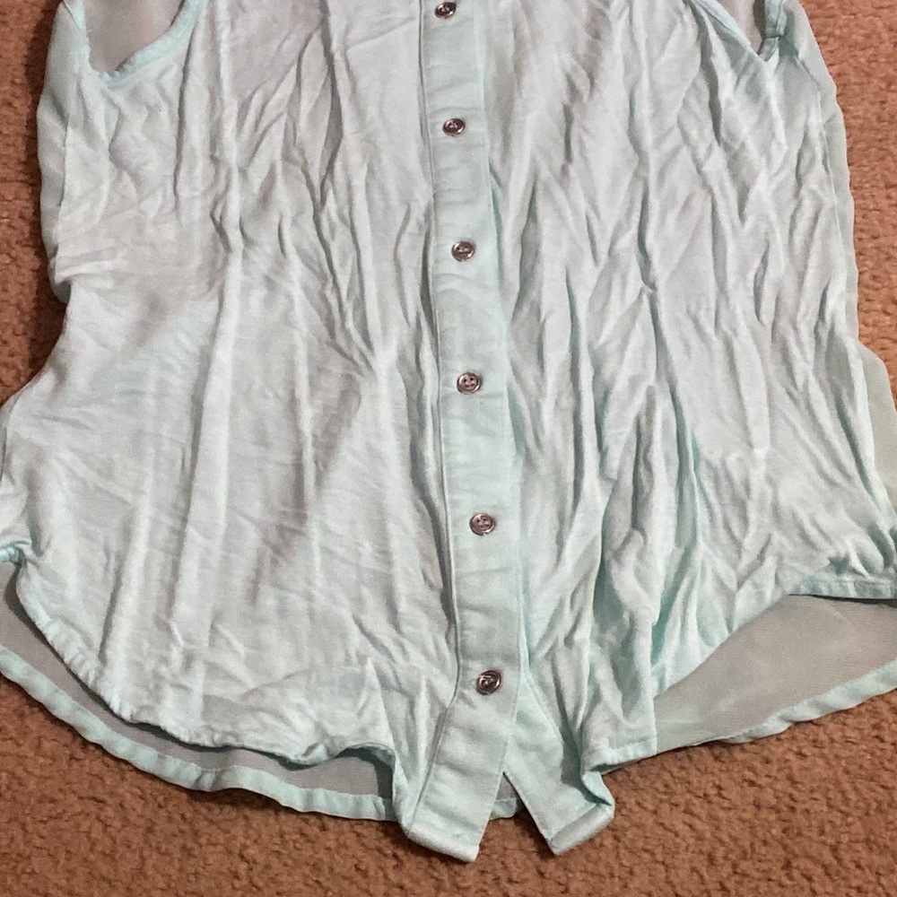 Tank-Top Buttoned Shirt - Picture 3 of 10